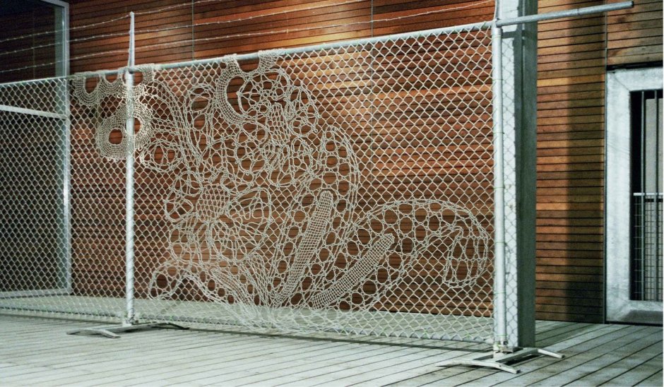 Вышивка по сетке рабица