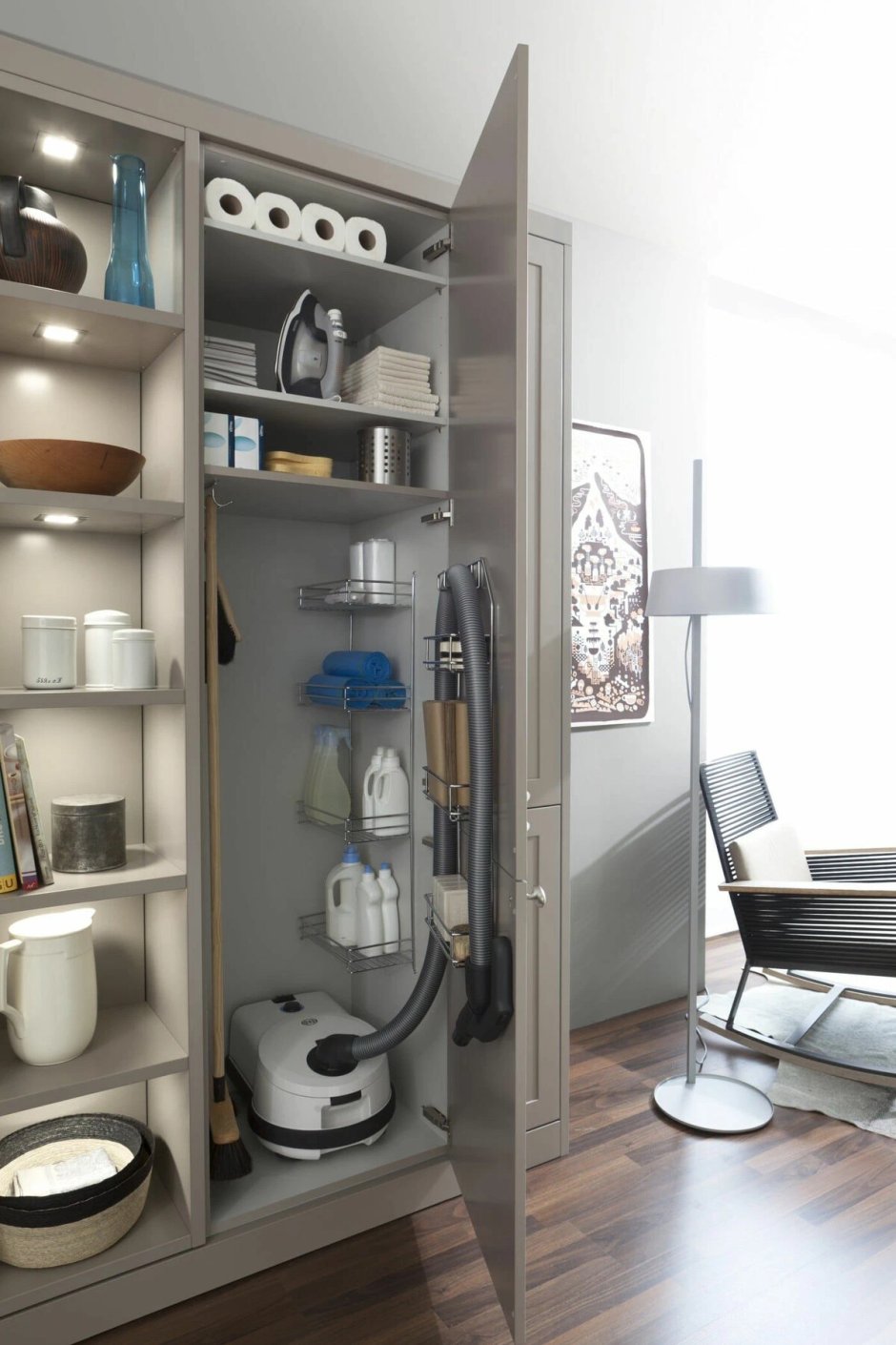 Шкаф купе для хозяйственных нужд