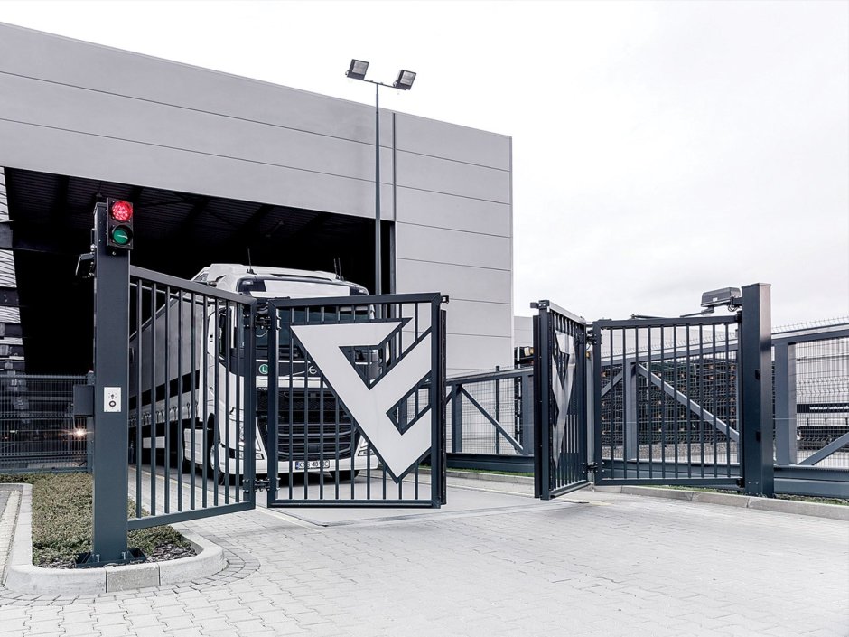 Ворота распашные складчатые РСВ 3,6х3,6