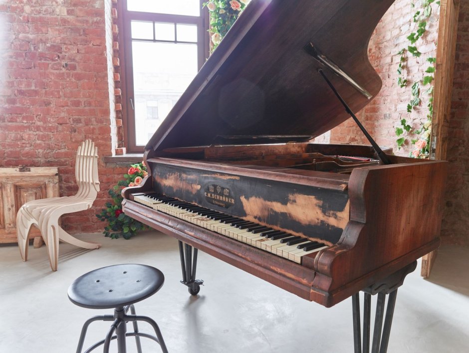 Пианино в студии