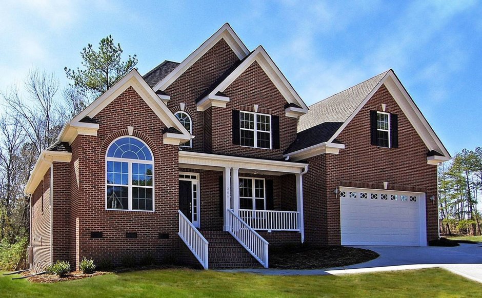 Доб из темного кирпича