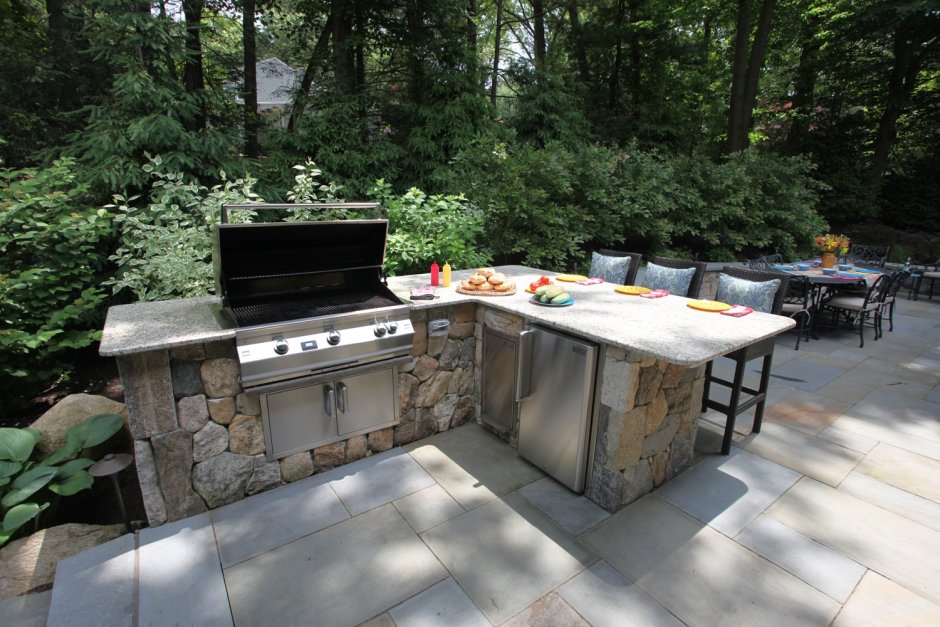 Столик в мангальную зону