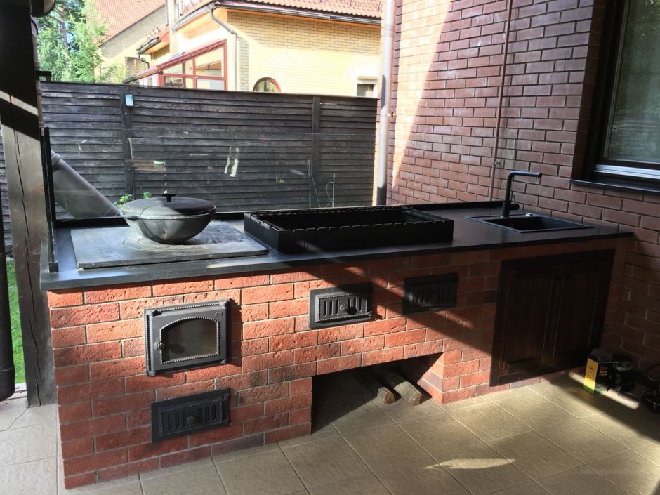 Мангальная зона из кирпича