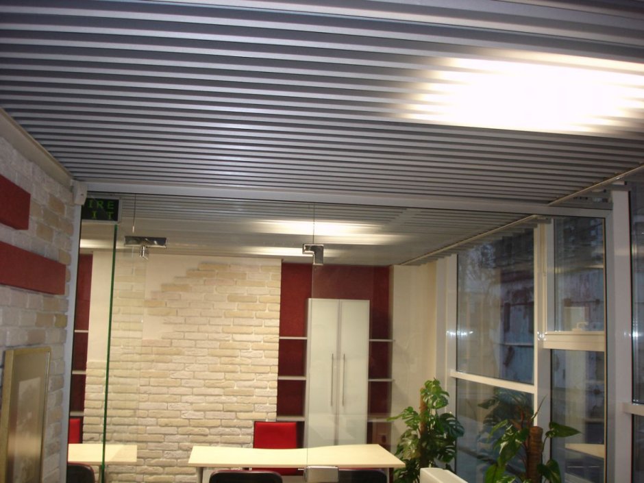 Подшивной потолок из пластика