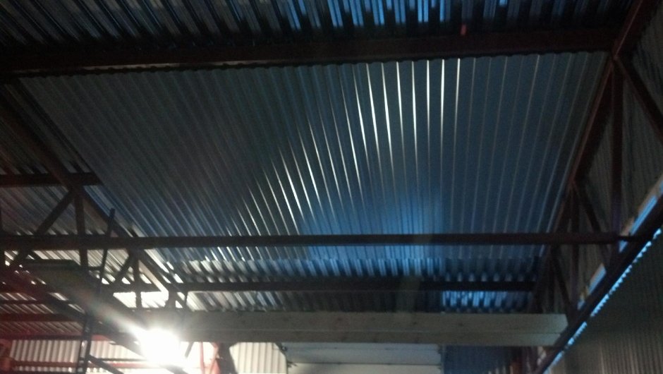 Потолок из профлиста