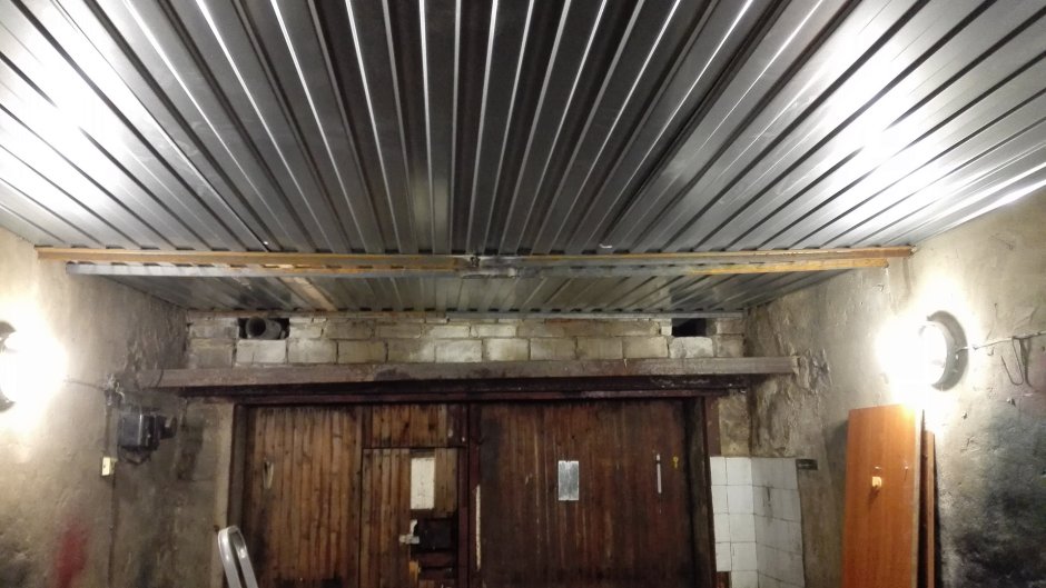 Потолок из брусков