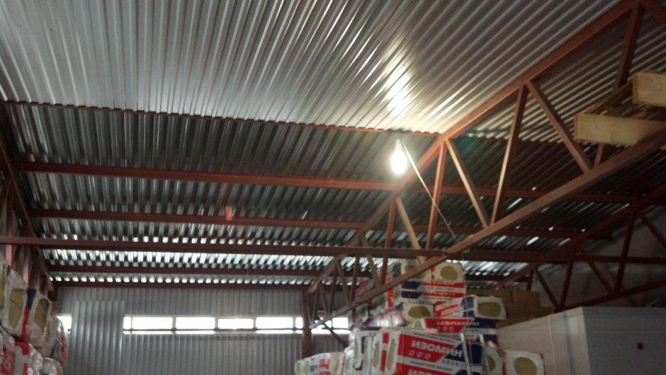 Обшивка потолка гаража фольгированным