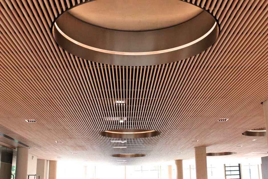 Потолок в гараже из профлиста