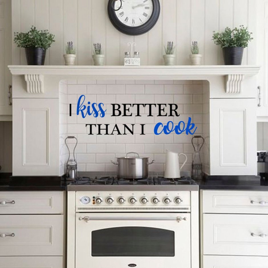 Полка над плитой на кухне