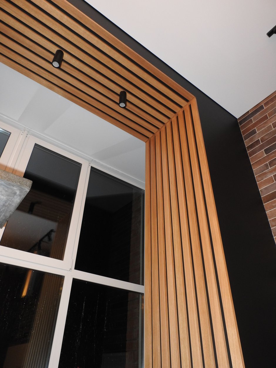 Отделка проема рейкой