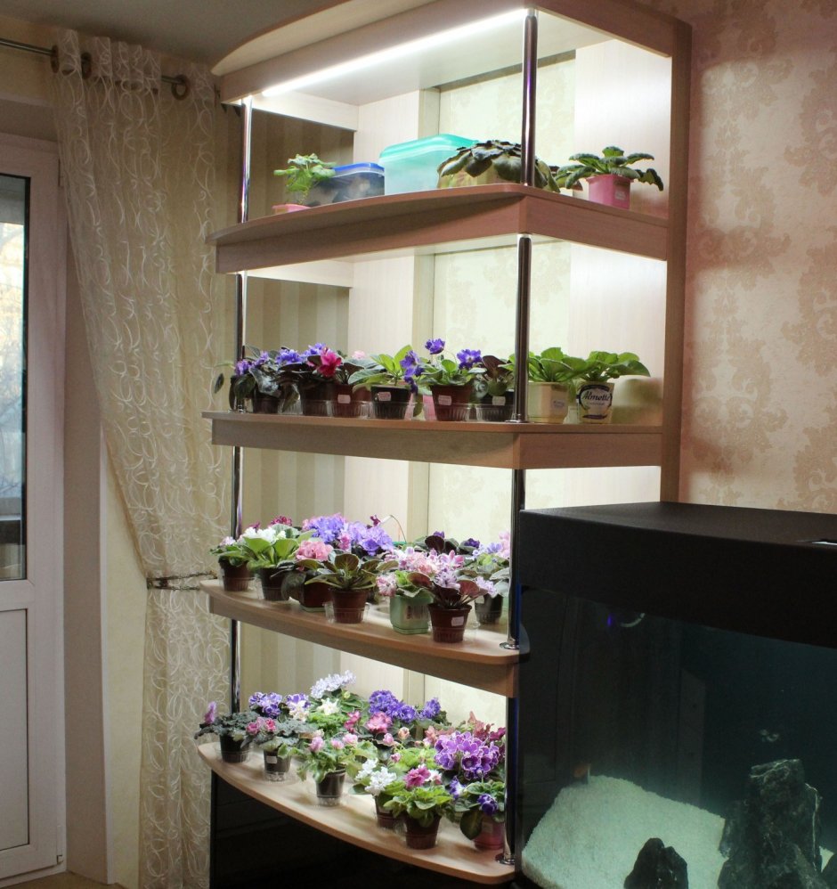 Полочки под цветы на стену