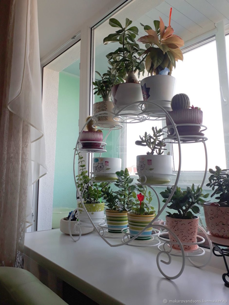 Цветочные подставки на подоконник