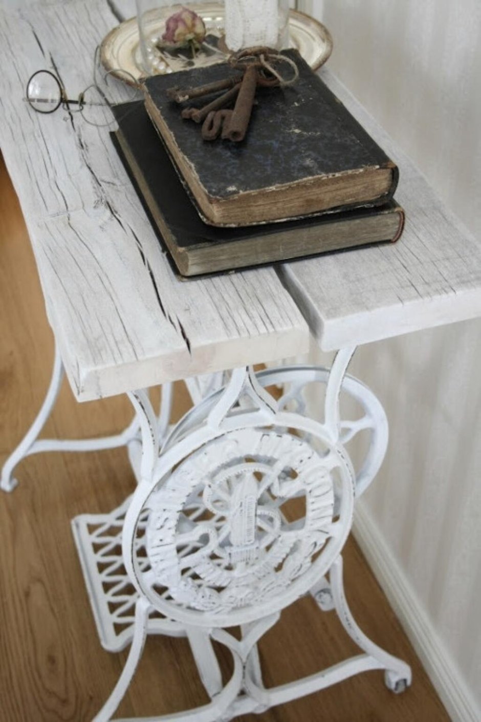 Швейная машинка Зингер со столом