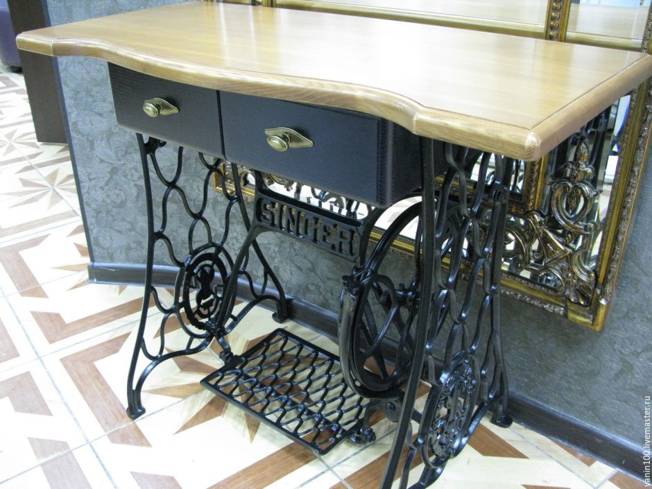 Декор из старой швейной машинки