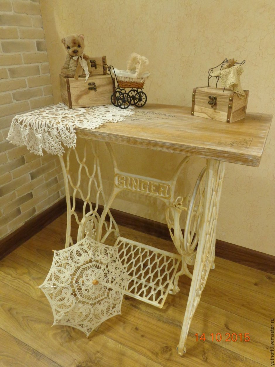Консоль из швейной машинки Зингер