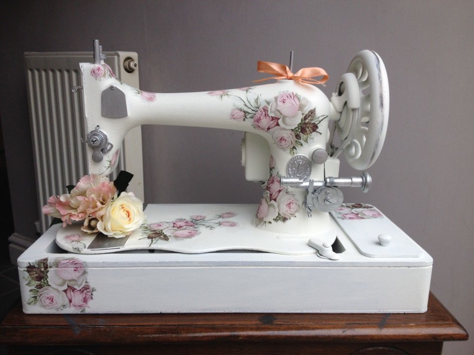 Декоративная швейная машинка