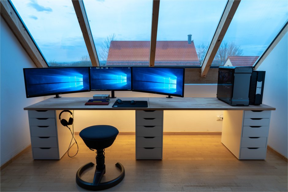 Стол для компьютера