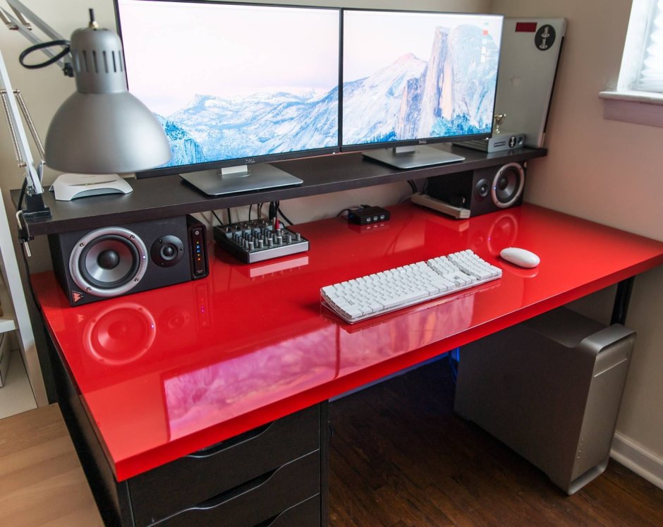 Длинный стол для школьника