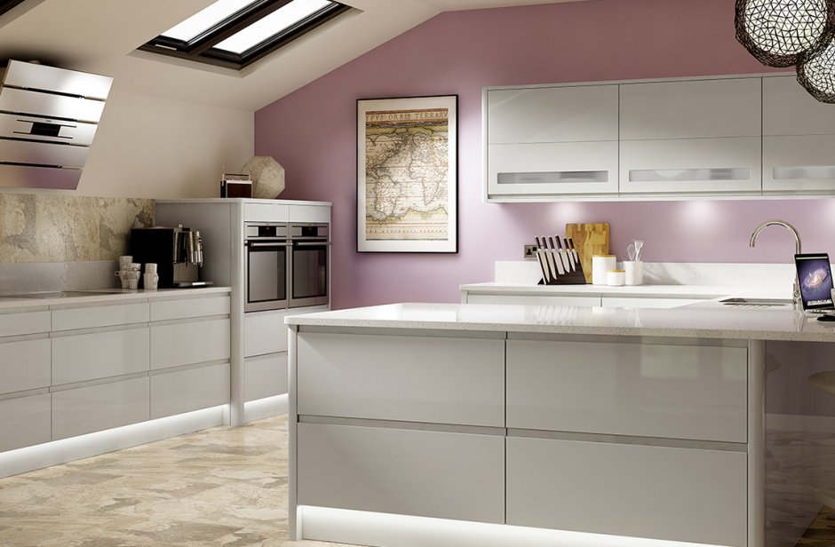 Светлые кухонные гарнитуры