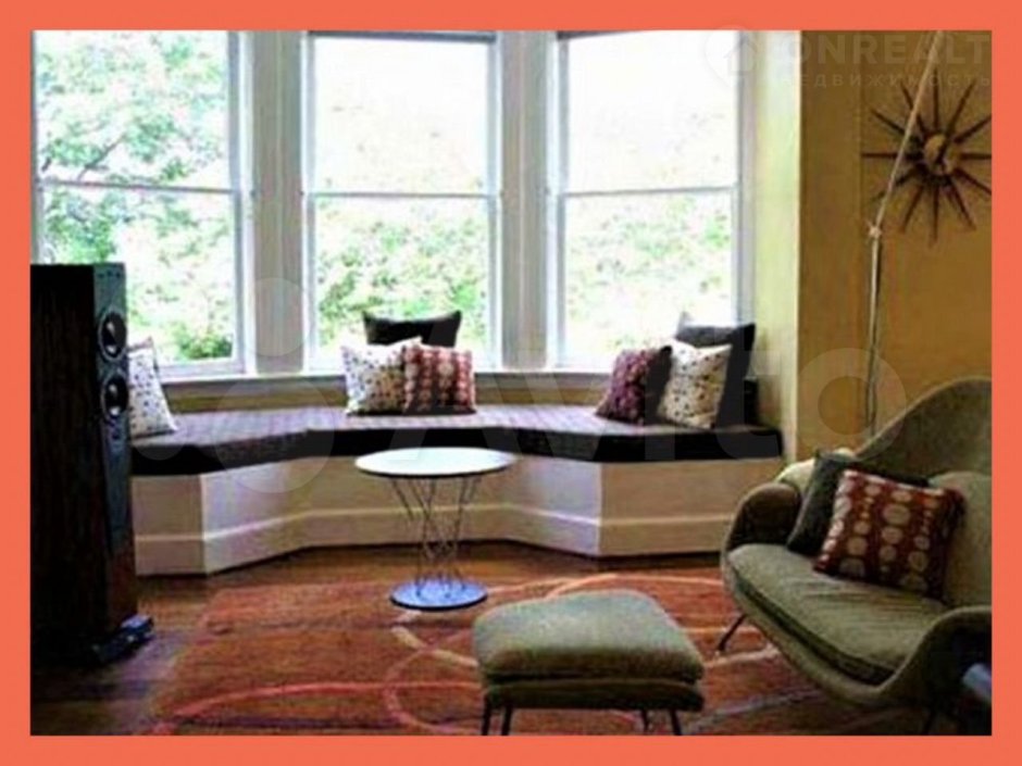 Гостиная с эркерным окном