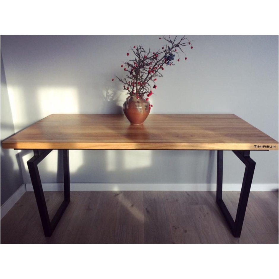 Стол с парящей столешницей