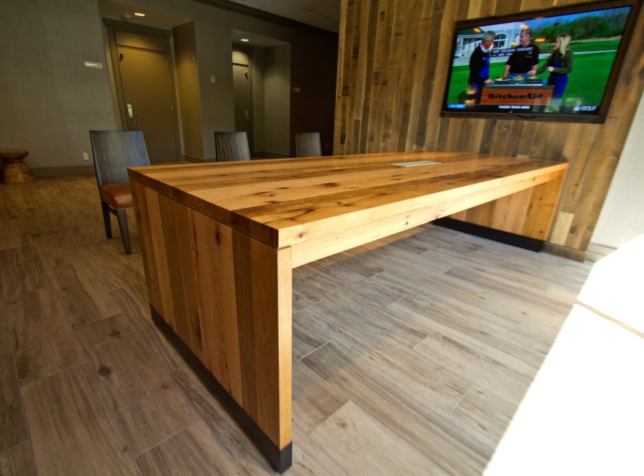 Стол из мебельного щита