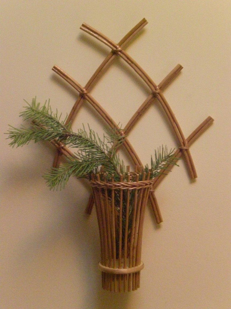 Венки из веток деревьев