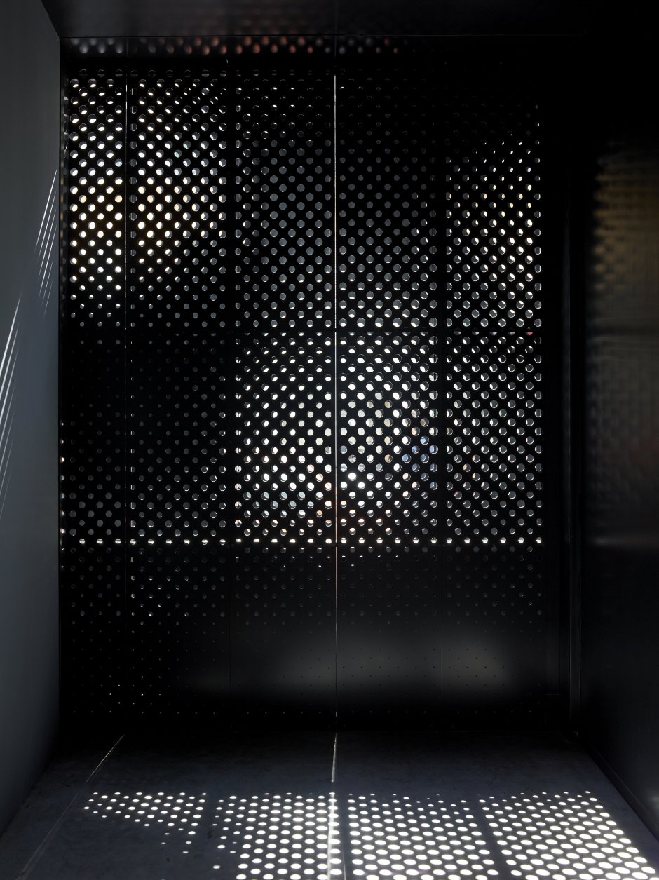 Перфорированный металл в интерьере