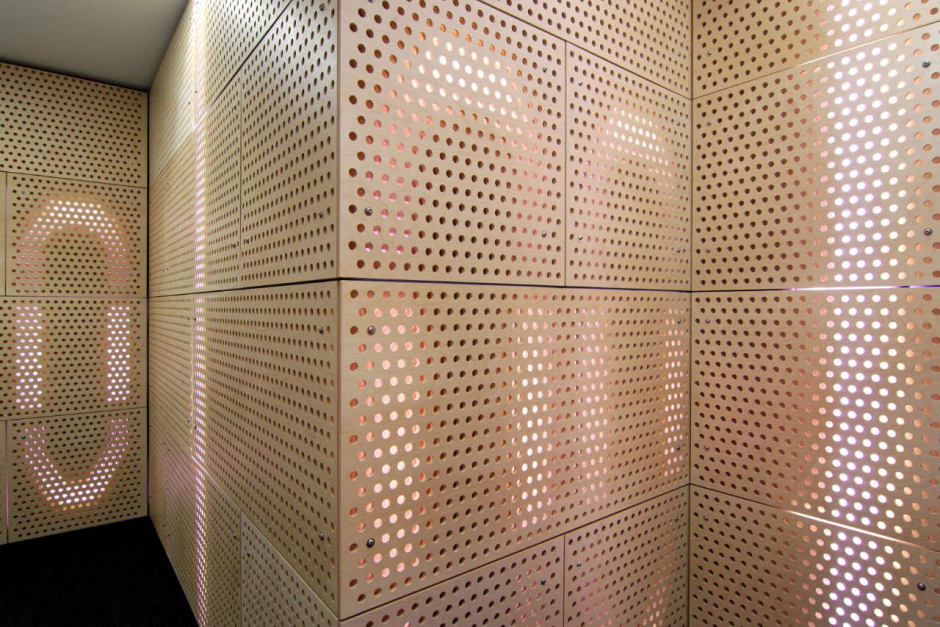 Перегородка из перфорированного металла