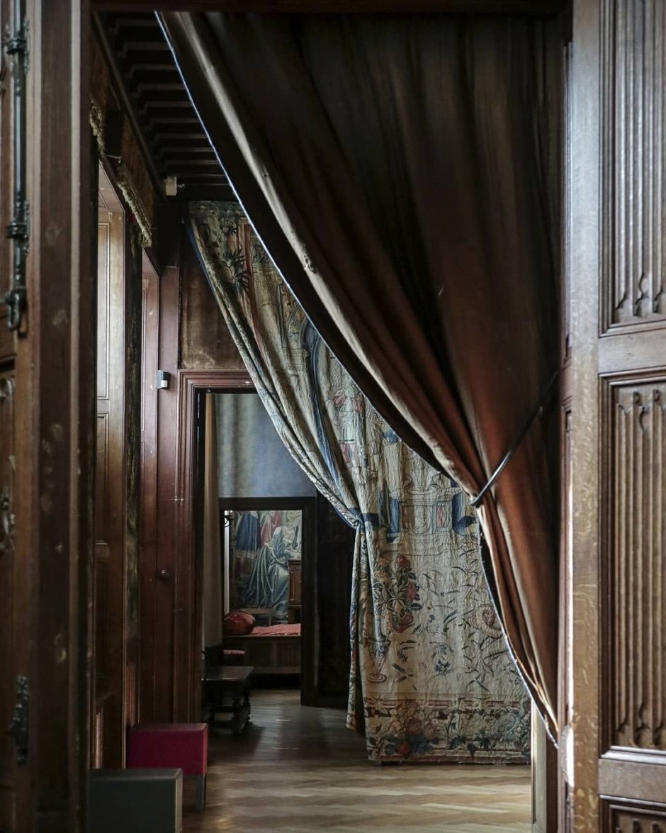 Шторы в готическом стиле