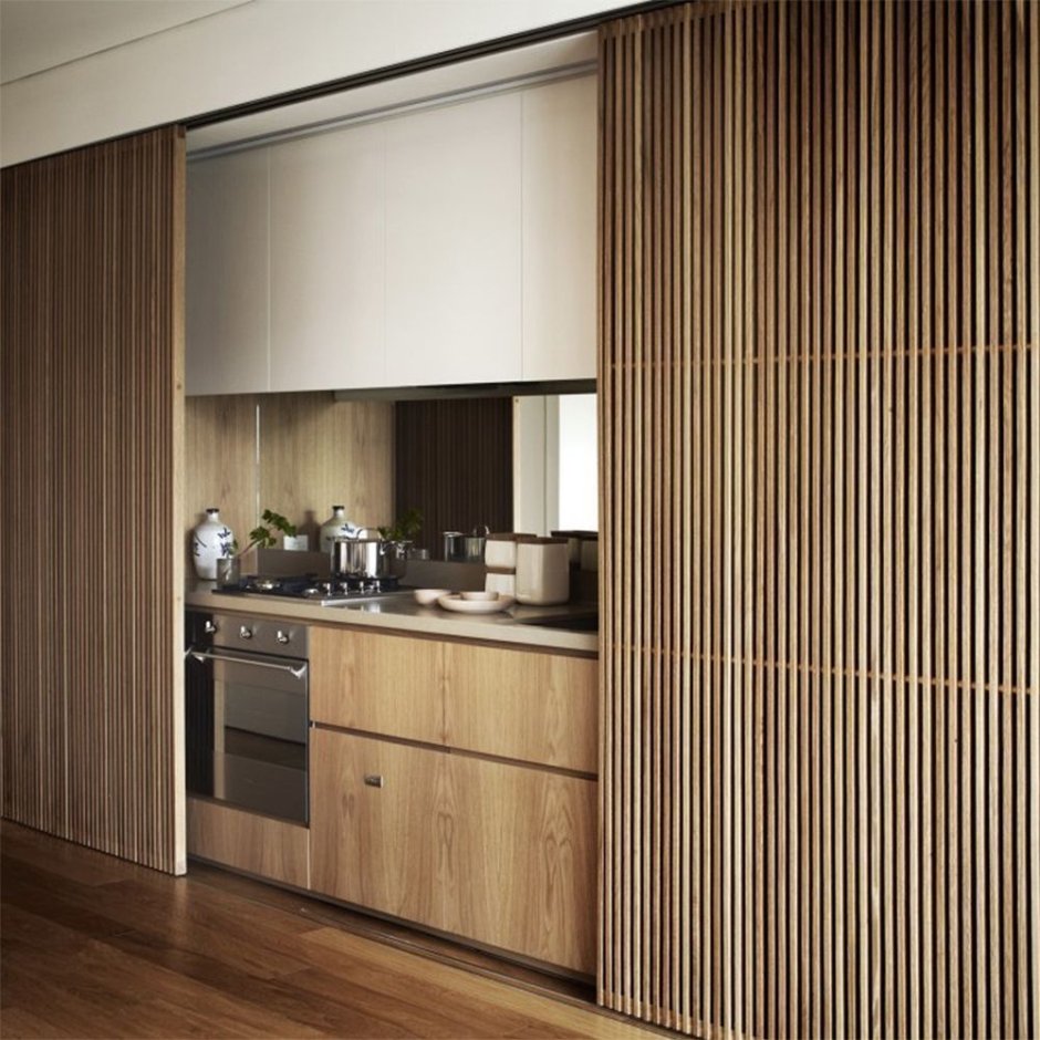 Кухонный гарнитур с рейками