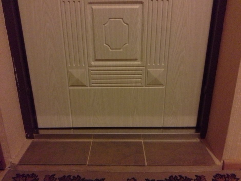 Отлив дверной снизу