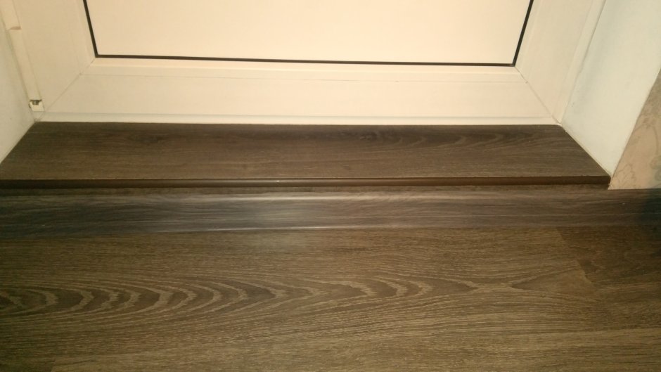 Накладка на наличник двери снизу под плинтус