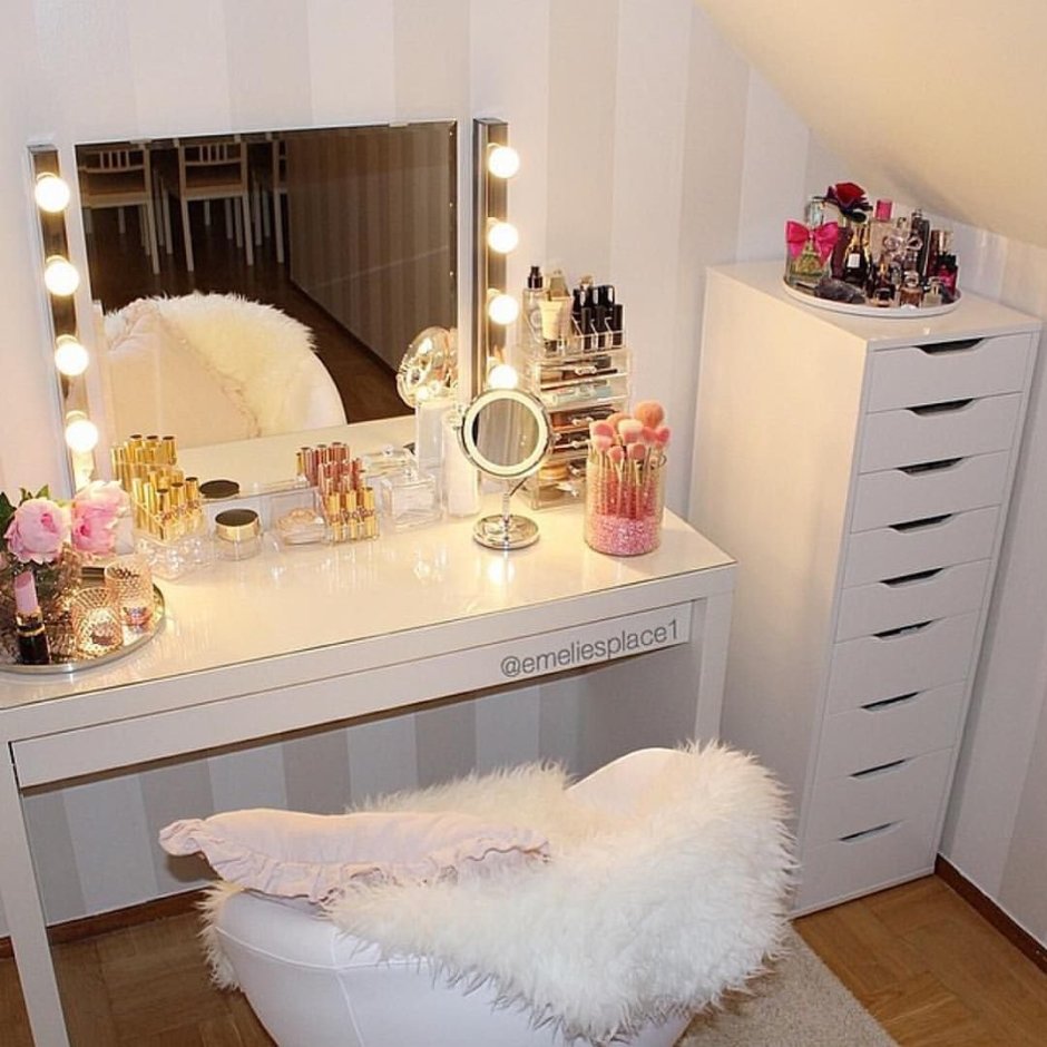 Комната с туалетным столиком