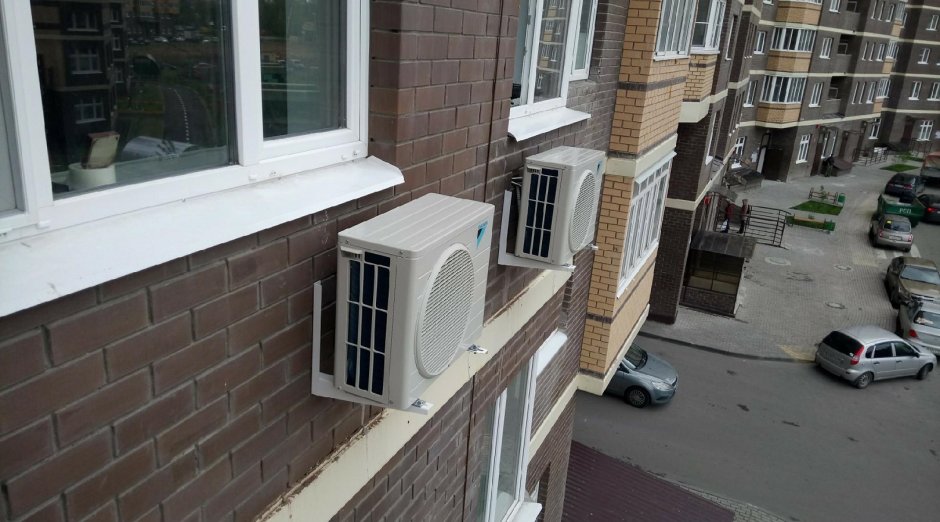 Кондиционер на фасадном остеклении