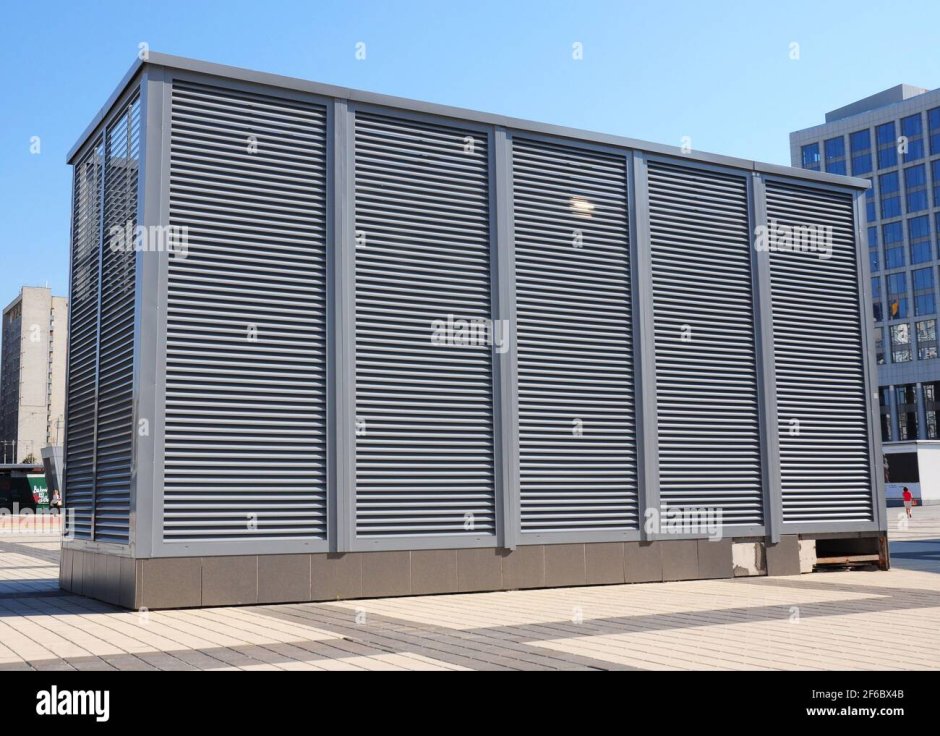 Промышленные кондиционеры на фасаде