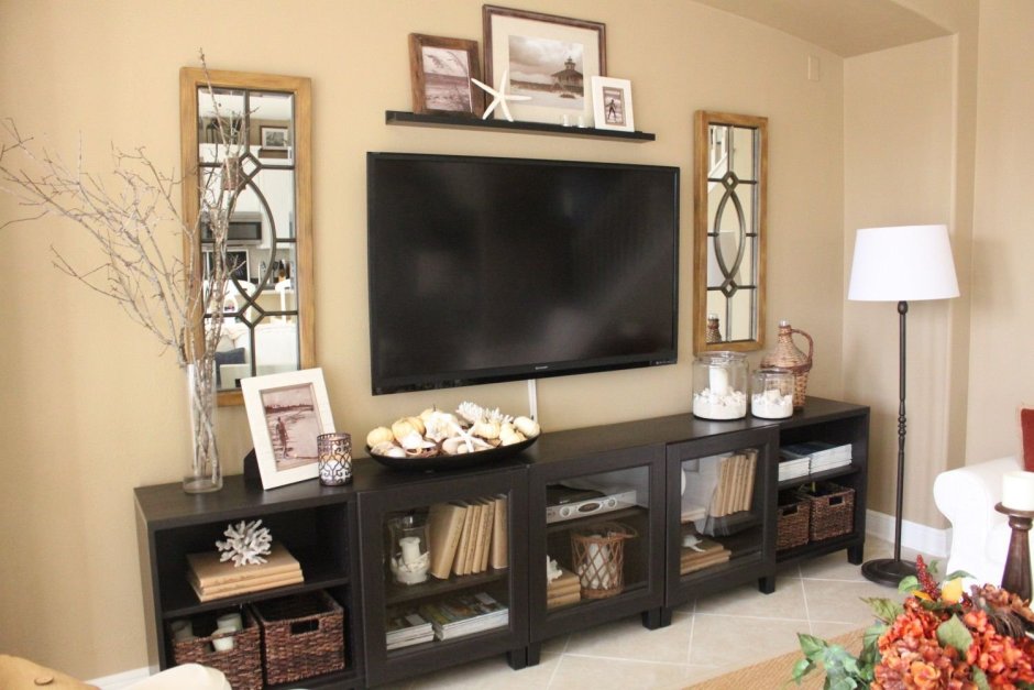 Телевизор над комодом