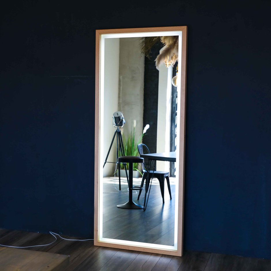 Стильные зеркала в прихожую