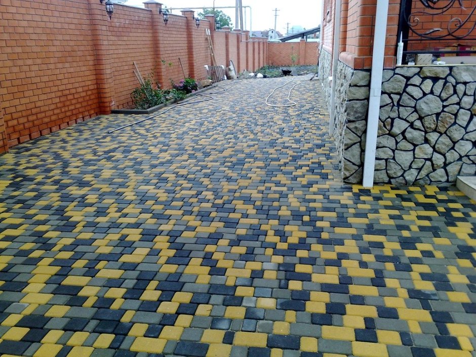 Тротуарная плитка старый город старый двор