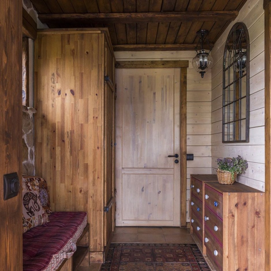 Прихожая в дачном домике