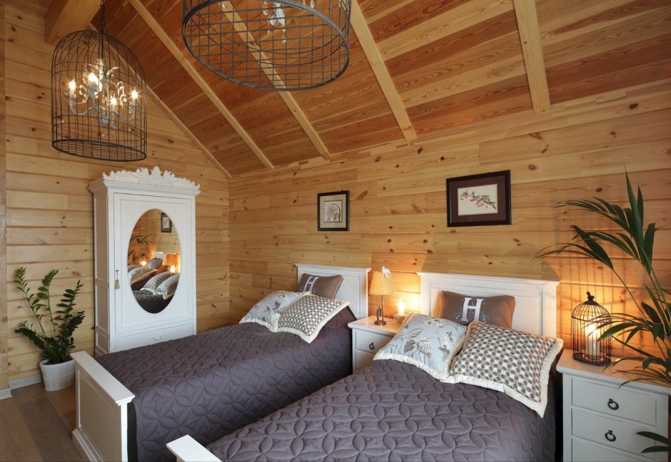 Интерьер деревянного брусового дачного домика