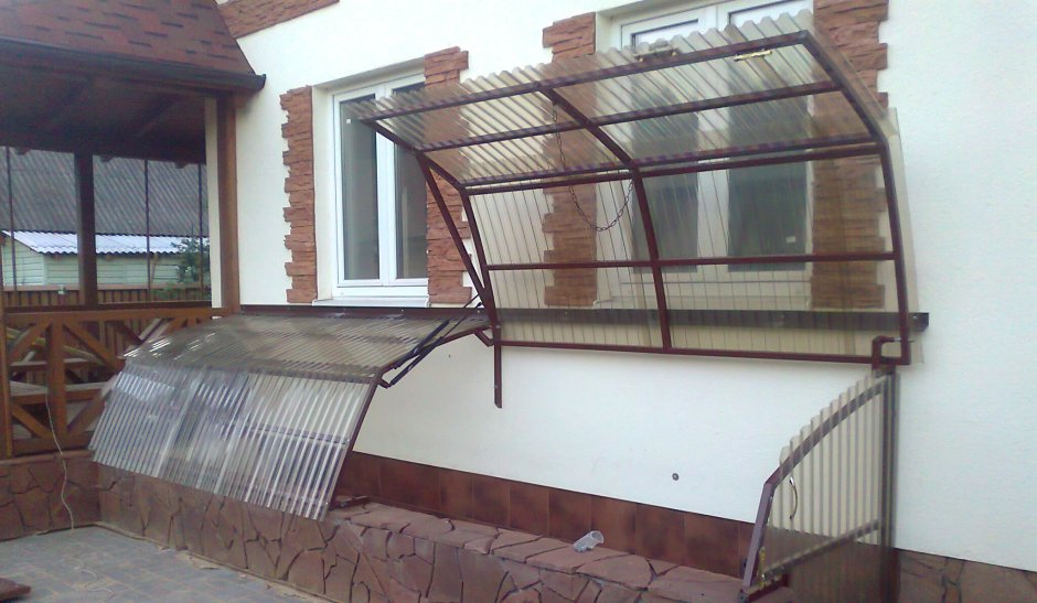 Навес над подвалом