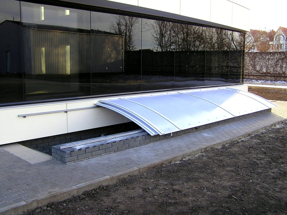 Раздвижной навес над приямком