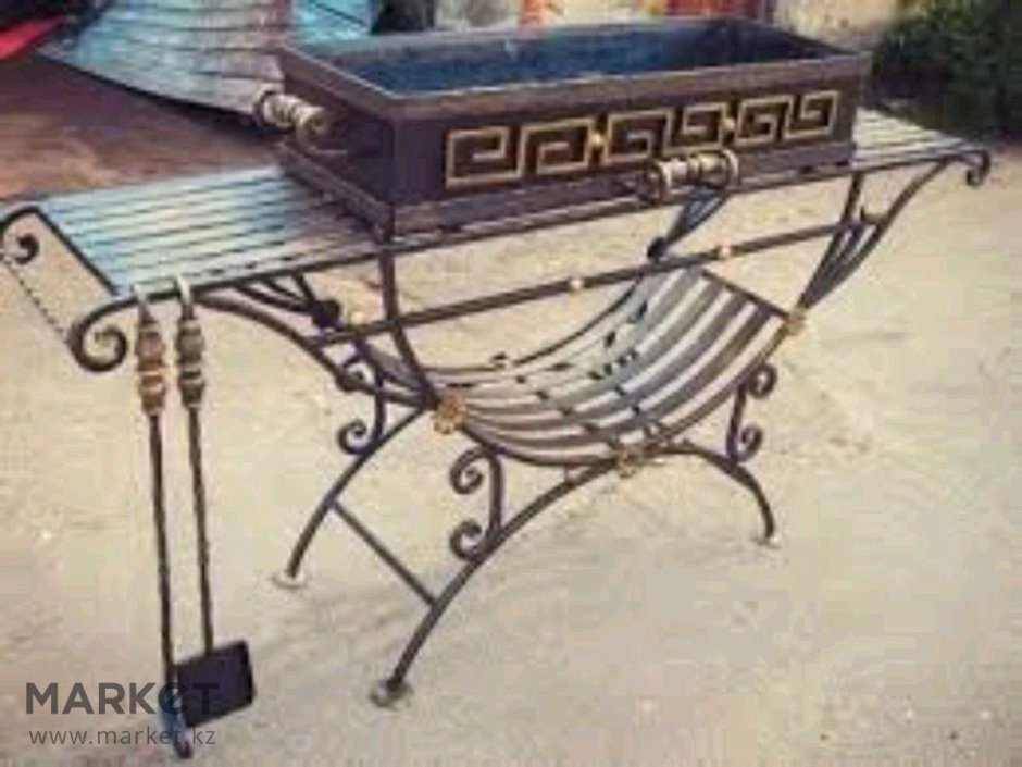 Мангал с элементами ковки