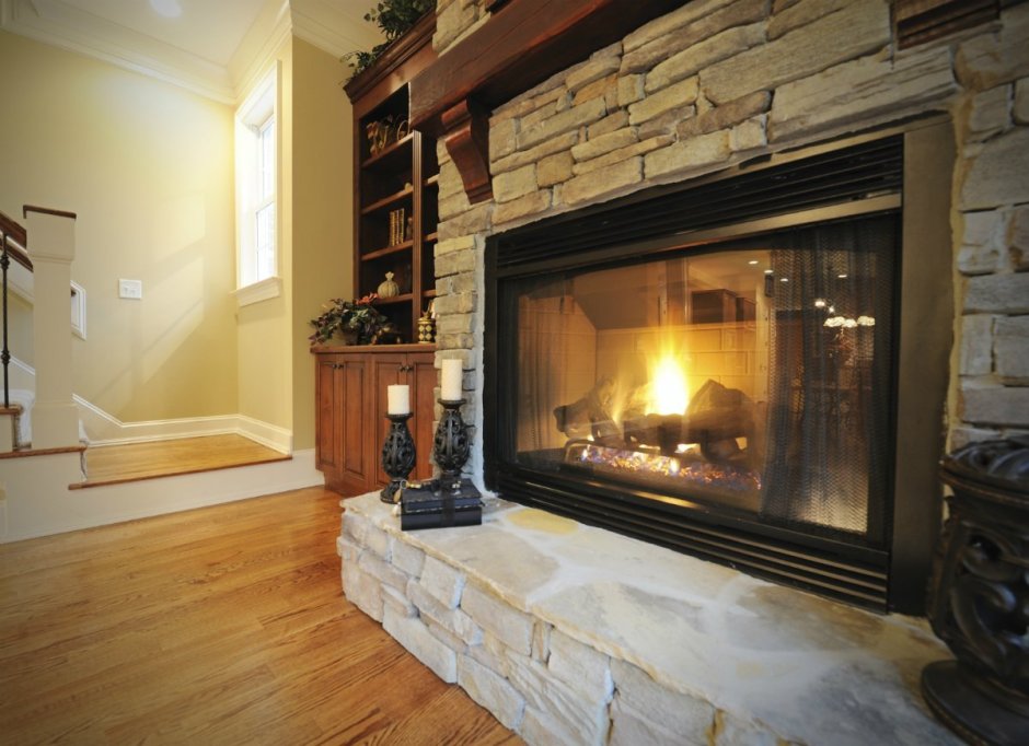 Камин большой в частном доме