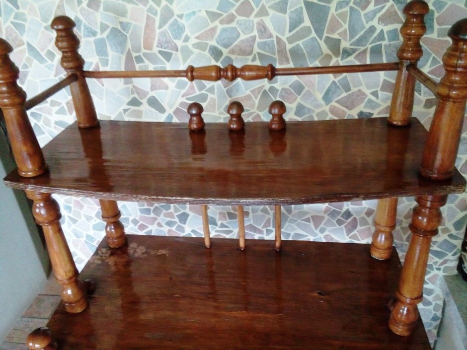 Старая деревянная полка