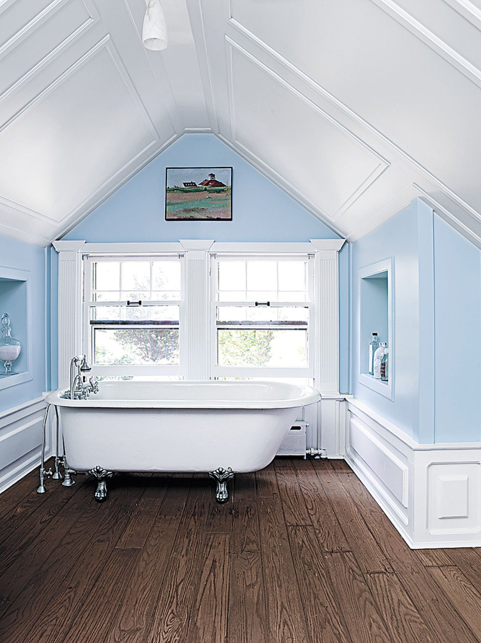 Потолочный плинтус в мансардной комнате