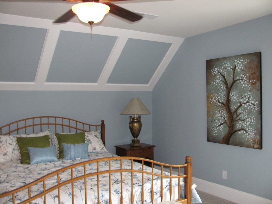 Потолочный плинтус на мансарде