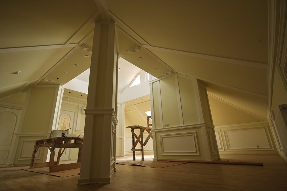 Колонны на мансарде