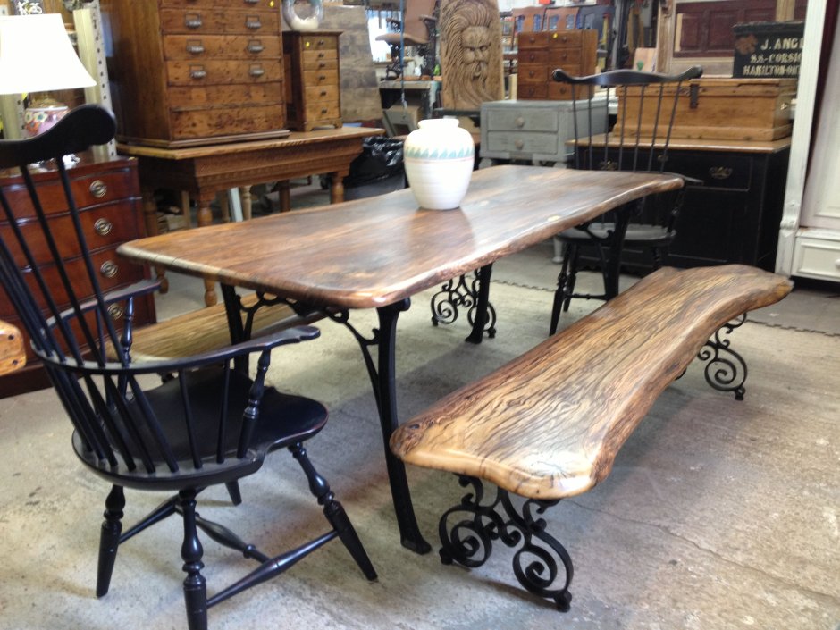 Стол кованый с деревянной столешницей